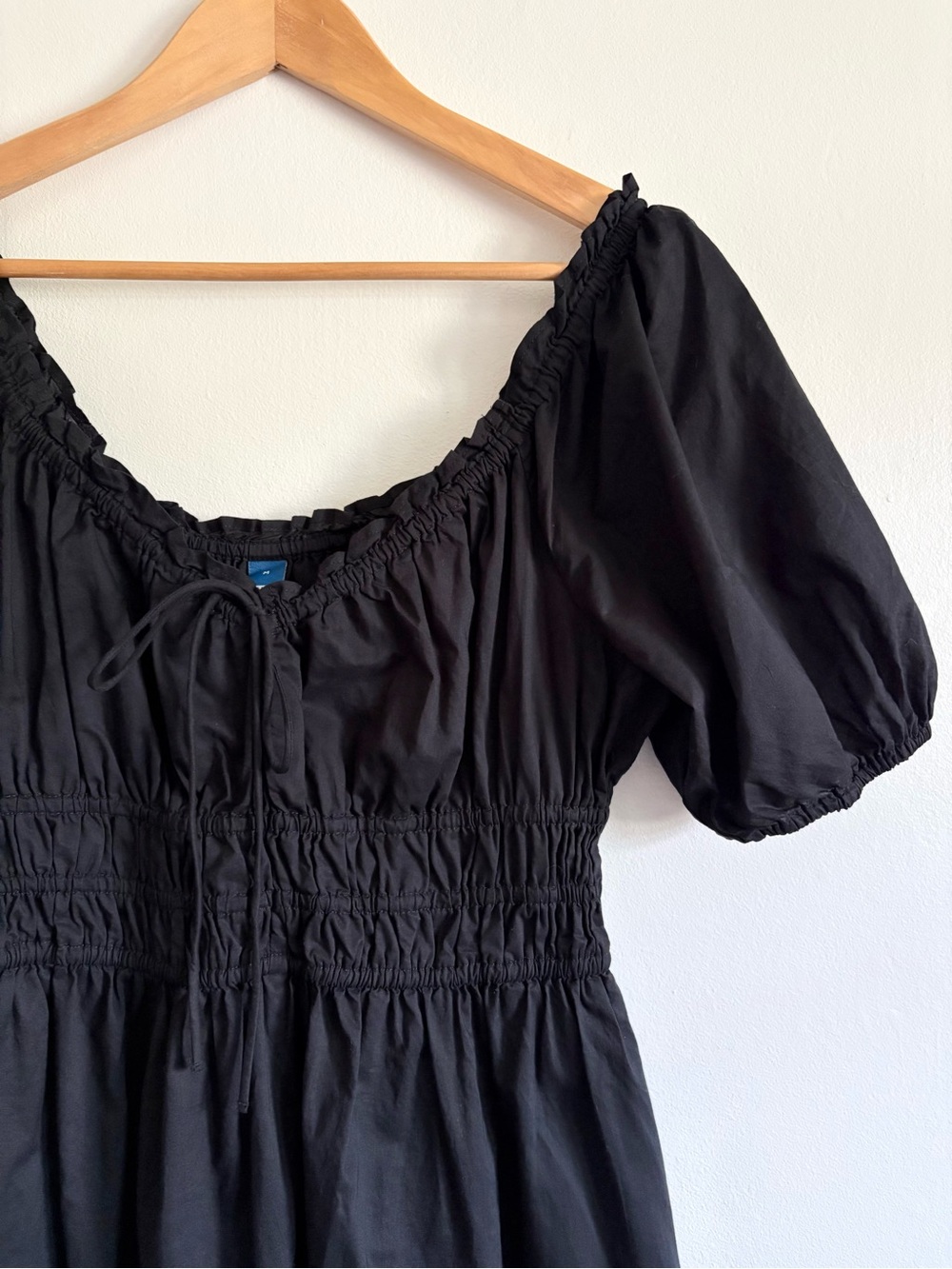 Old Navy Fit & Flare Puff-Sleeve Midi Dress in Black - Picture 4 of 8